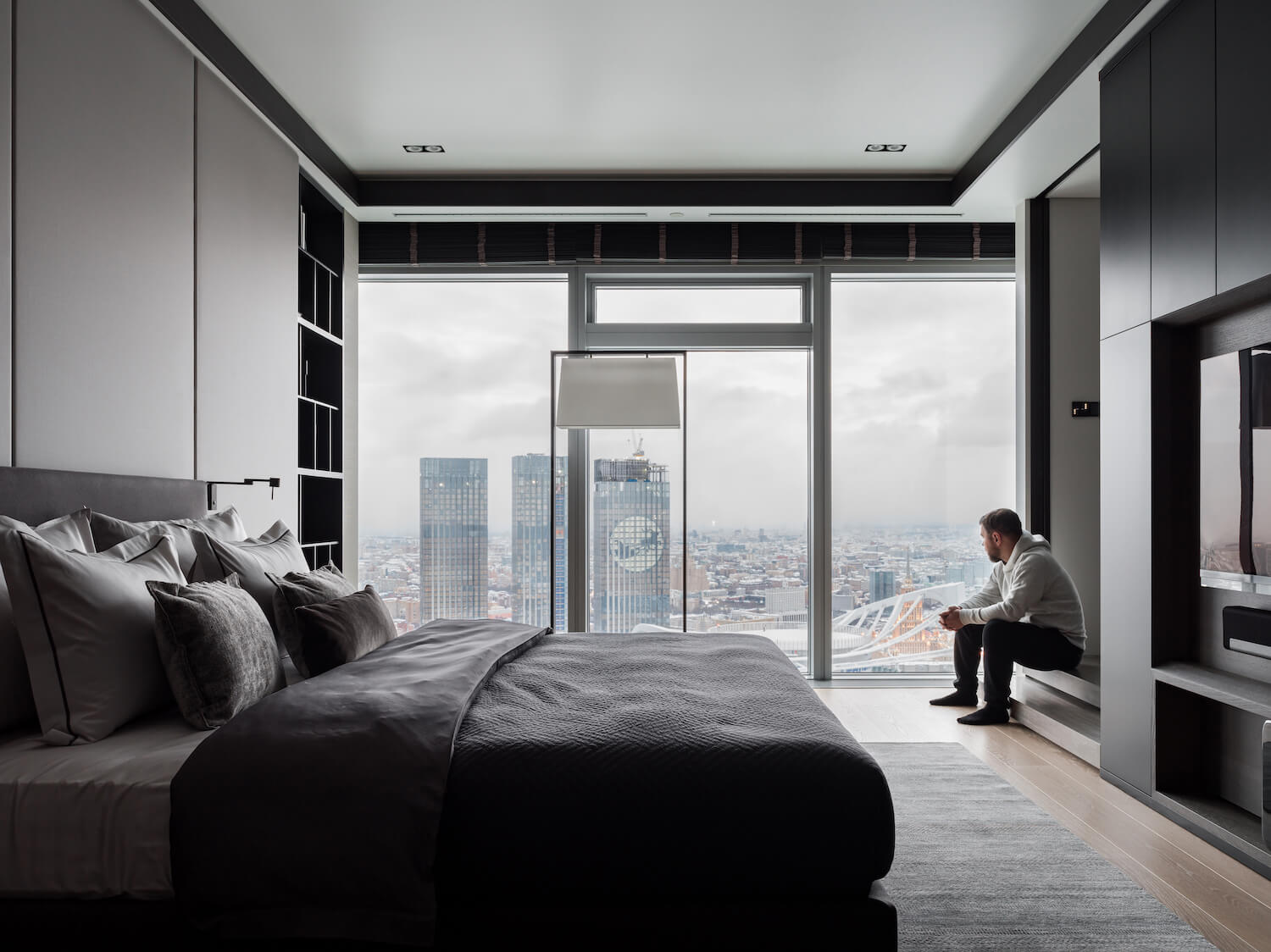 莫斯科黑色系公寓设计 既沉稳又有质感-17