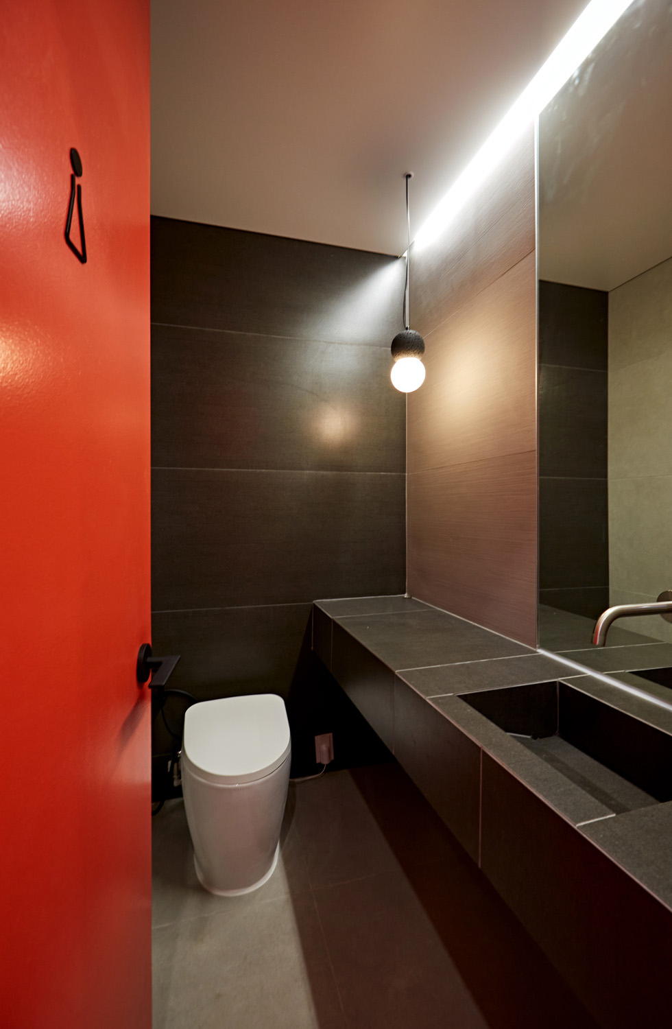 红色螺旋楼梯夺目，55 平 IT 公司办公室设计-15