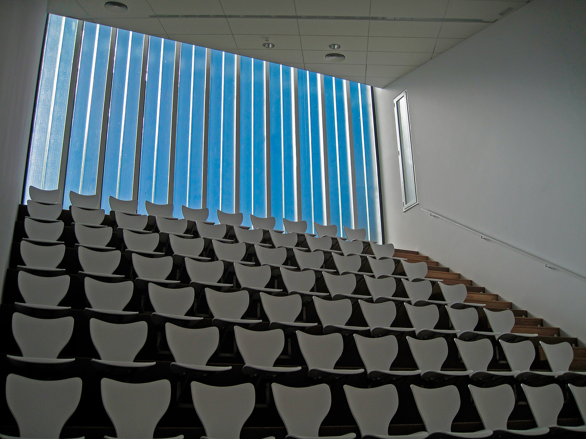 西班牙 Mediateca 住宅 | Oscar Pedrós 的开放式阅读空间设计-21