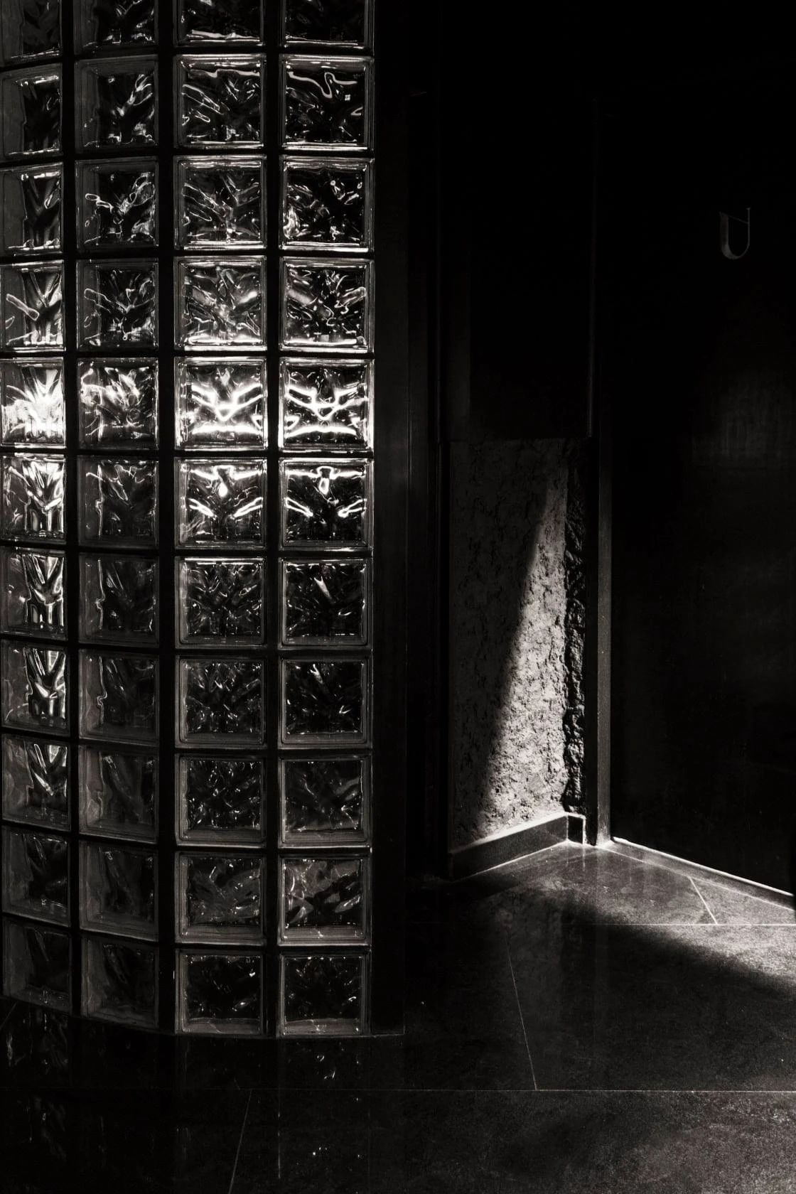 暗黑式混凝土结构鸡尾酒吧设计丨印度新德里丨RENESA ARCHITECTURE DESIGN-18