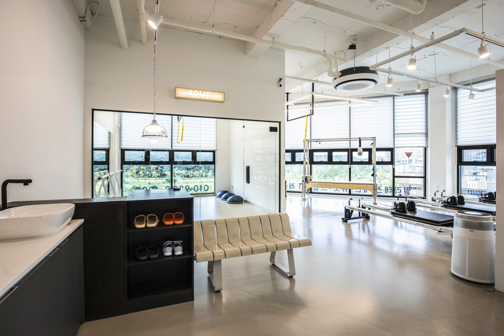 20 平米现代简约家居，SOLID 打造时尚精致空间-2