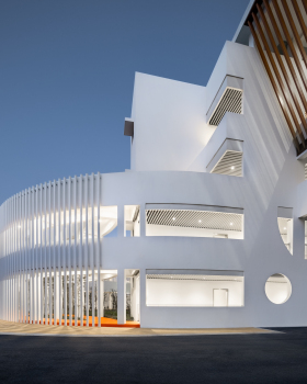 开放与围合交融的校园建筑 · 凤溪小学丨Minax Architects