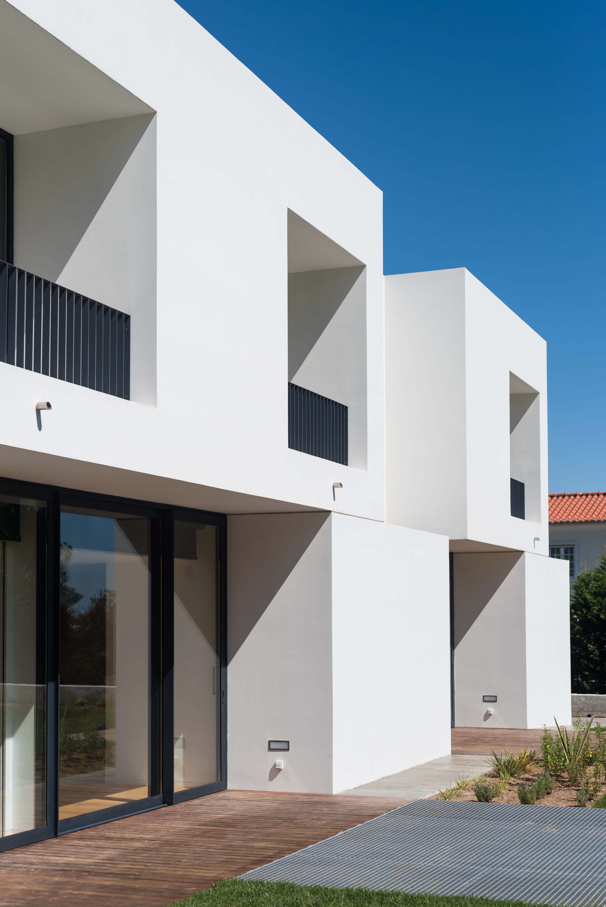 白色立方体别墅 | 打造室内外透明感-11