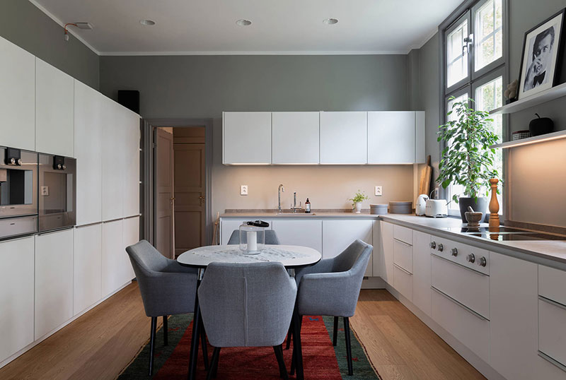 瑞典神秘庄园 | 暗色调的惊艳空间-16