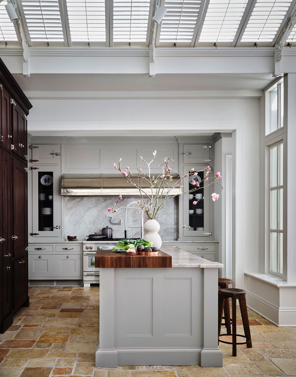 令人惊叹的达拉斯住宅，具有经典特色和大胆艺术风格-7