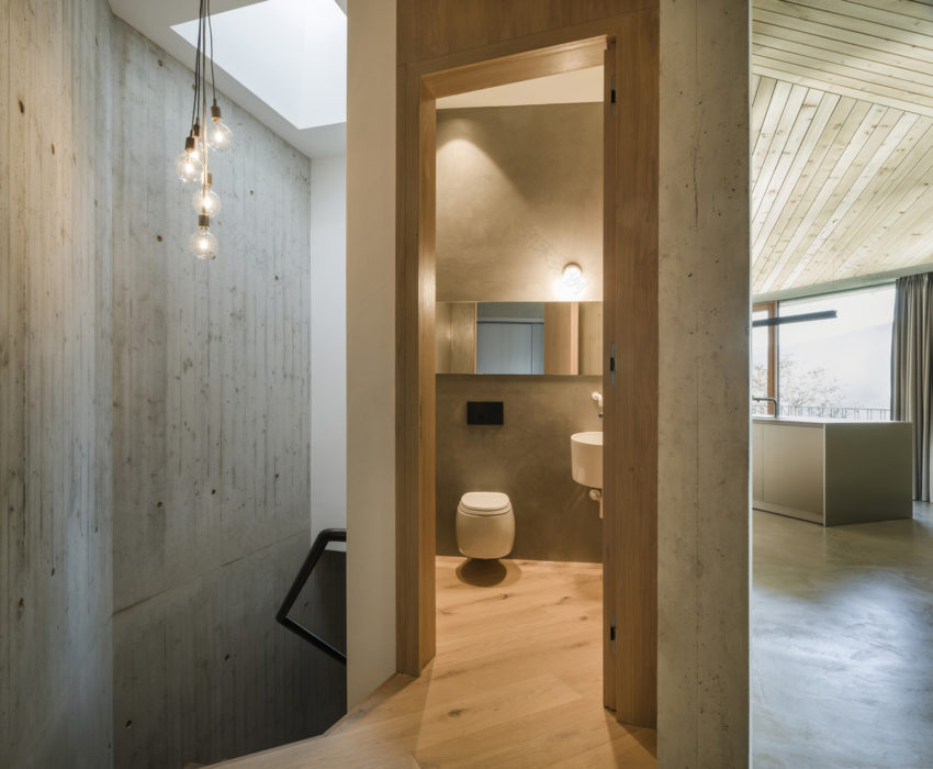 Pentagonal House on the Hill created by MoDusArchitects on a hillside in Italy 意大利一座山坡上由莫杜什建筑师在山上建造的五角形房屋-17