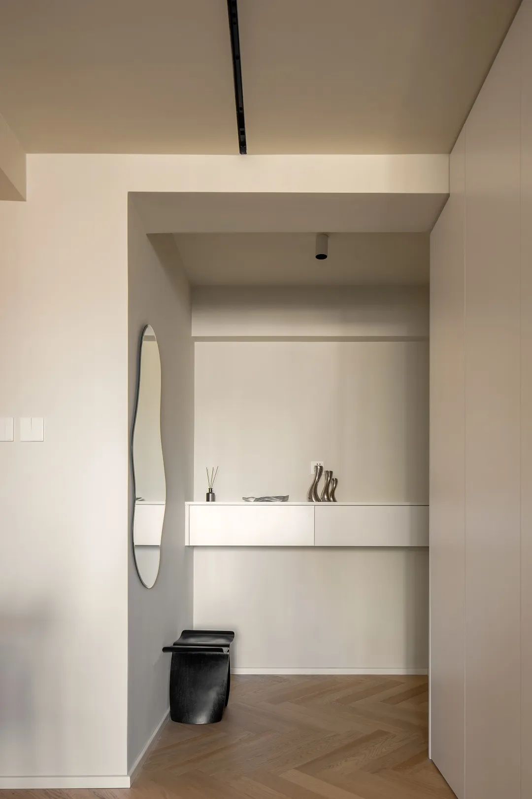 70㎡小黑屋变身法式“奶色治愈系”丨中国北京丨云深空间设计事务所-28