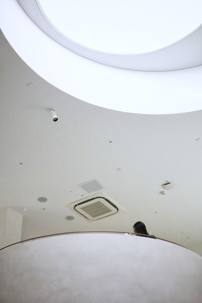 上海繁华商圈的宁静咖啡空间-31