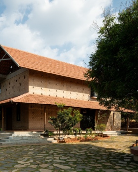 Kripanilay Farmhouse / HabitArt Architecture Studio