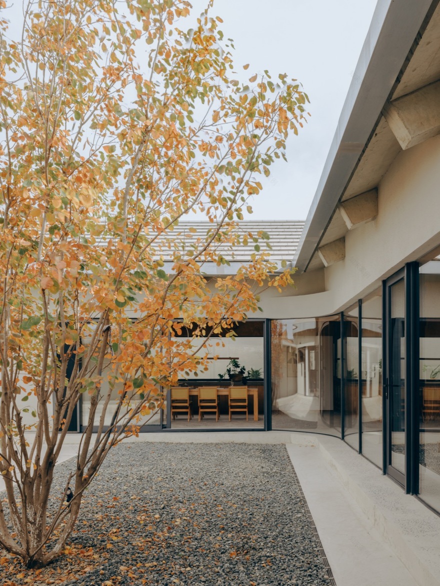 十字交叉之家 – 一朵屋面下的安顿与穿梭丨中国北京丨察社办公室-30