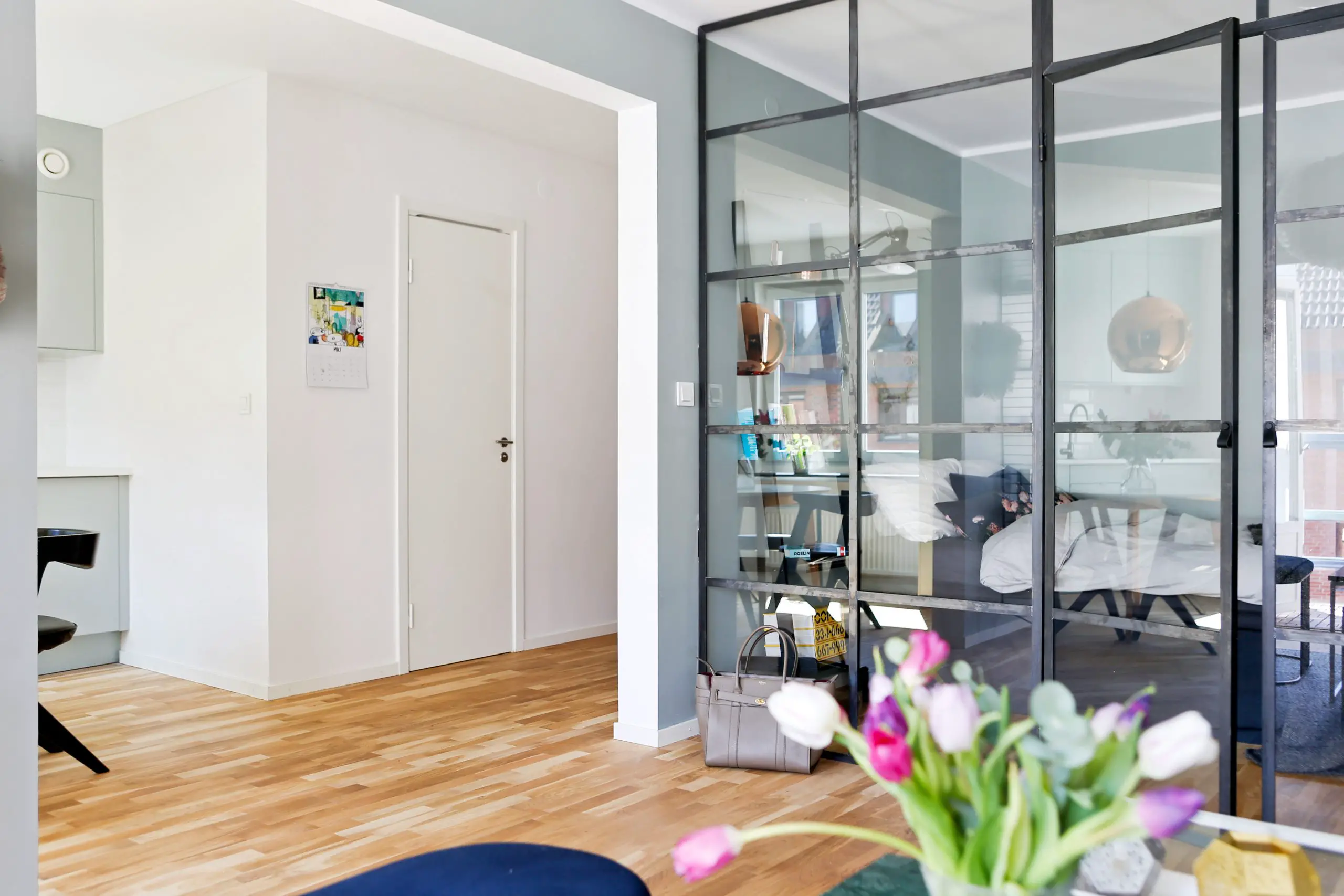 46 平瑞典公寓卧室玻璃隔断设计-5