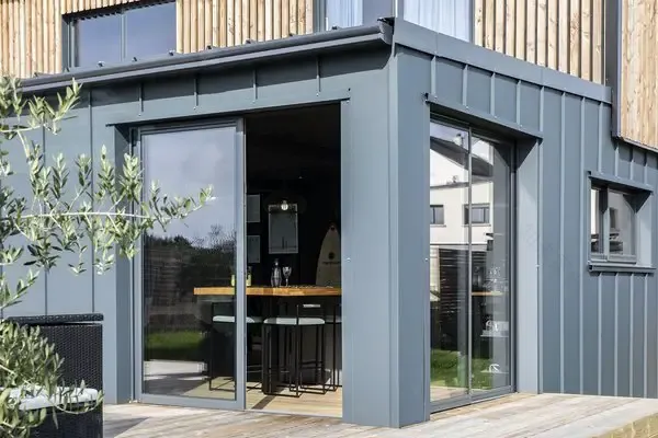 法国自学成才的建筑师用集装箱打造现代美居-15