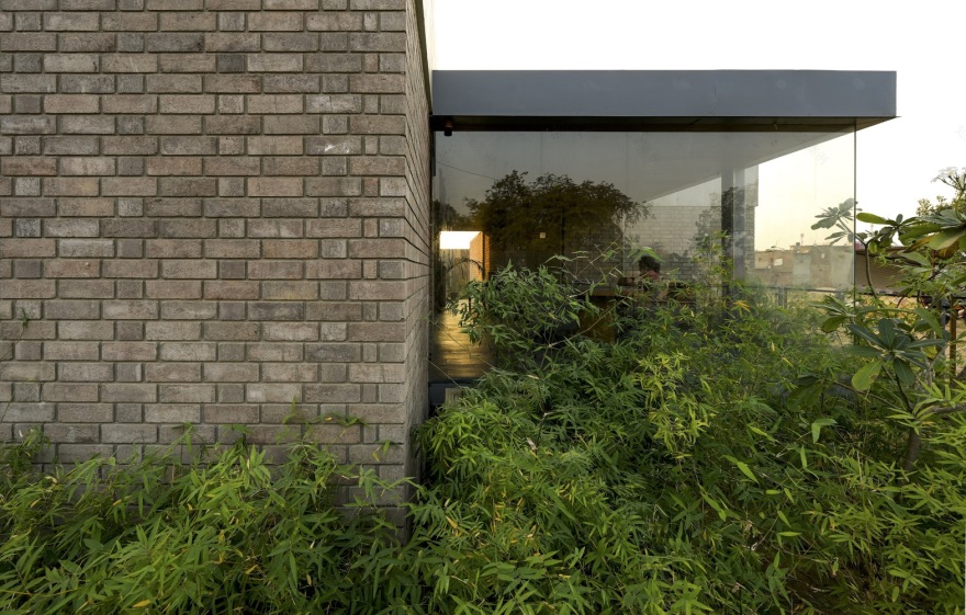 几堵墙和一间屋顶办公室丨inpractice-21