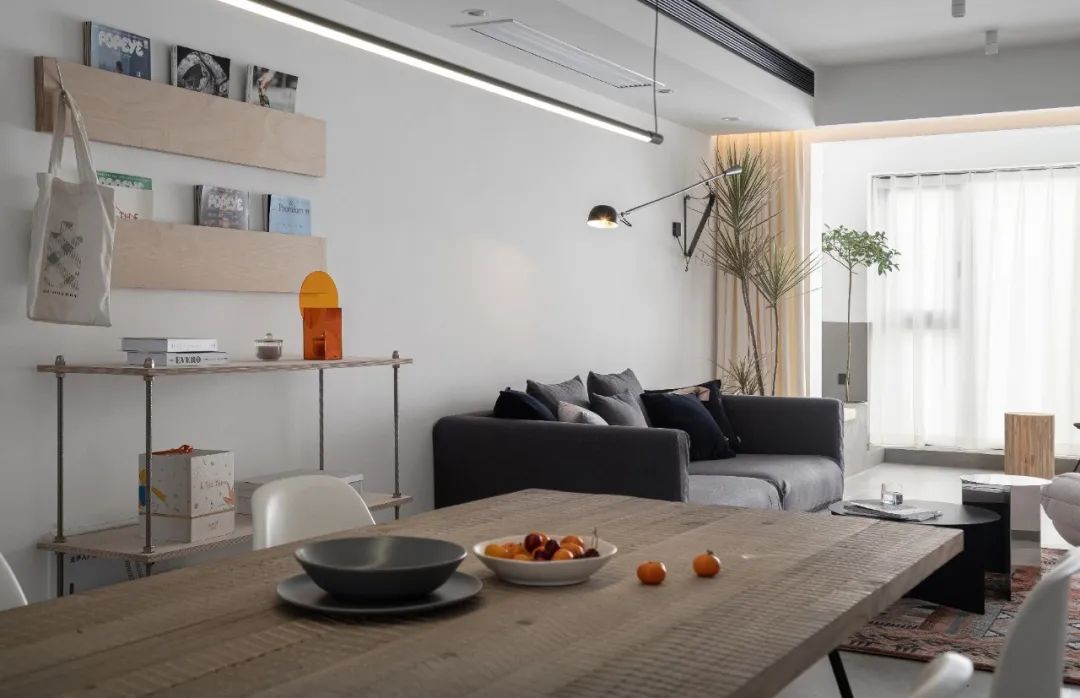 黑白基调,打造隔绝纷扰的年轻夫妻新居-27