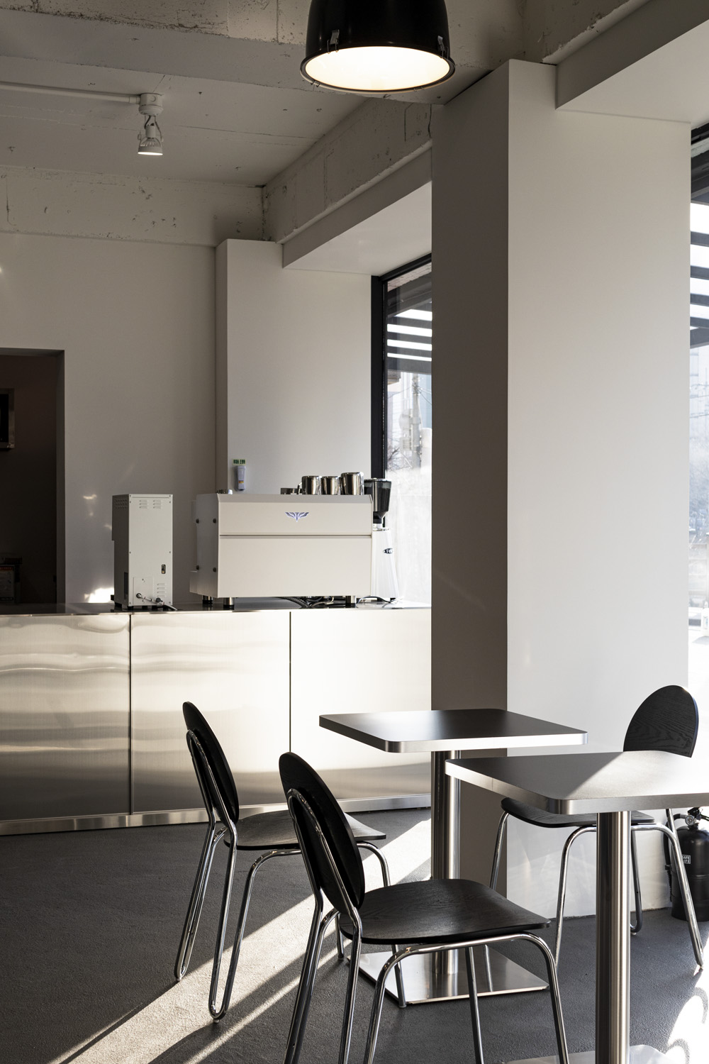 43 平小空间，打造极简白色调的咖啡馆魅力-13