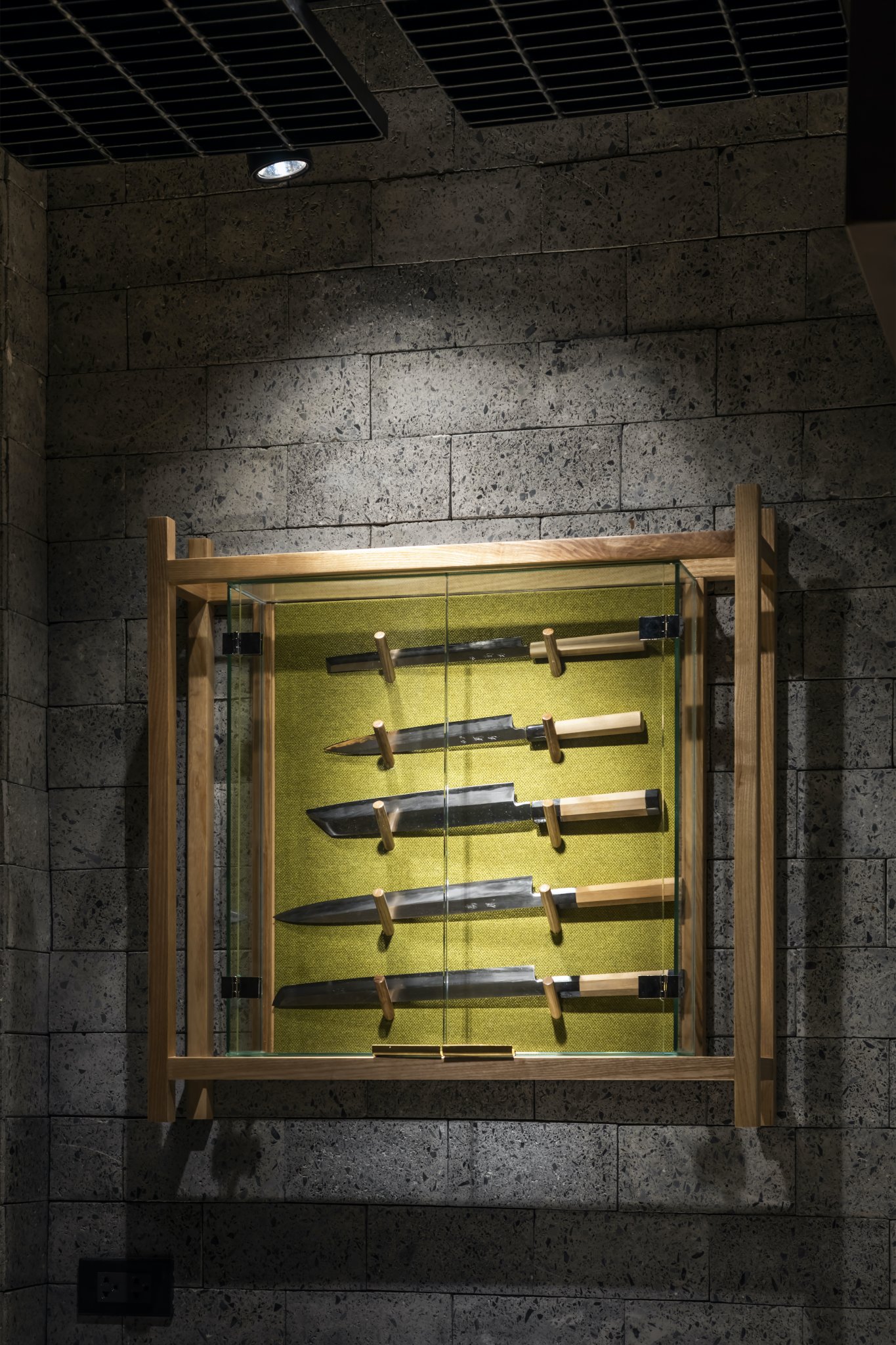 河内小巷里的隐秘寿司店丨越南胡志明市丨Kawaguchi Atsushi-9