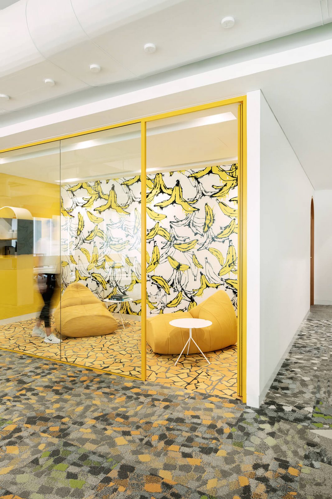 迪拜现代活力办公空间-3