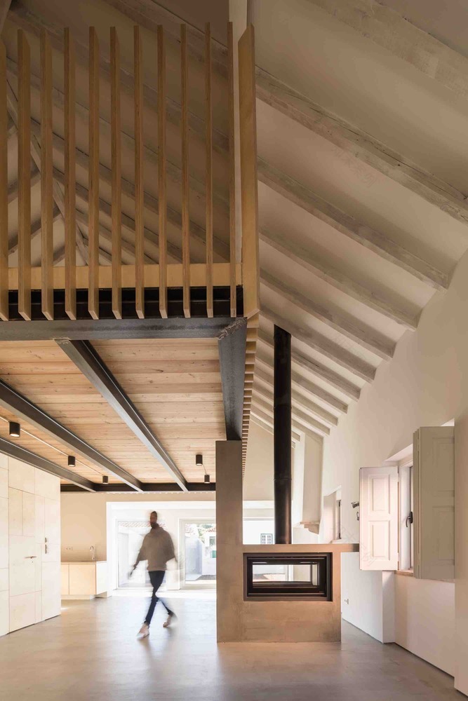 葡萄牙特拉法里亚度假屋 | 木质分隔打造舒适私密空间-39