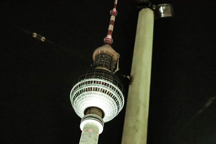 ENTRE LOS ESCOMBROS Y LA UE-0