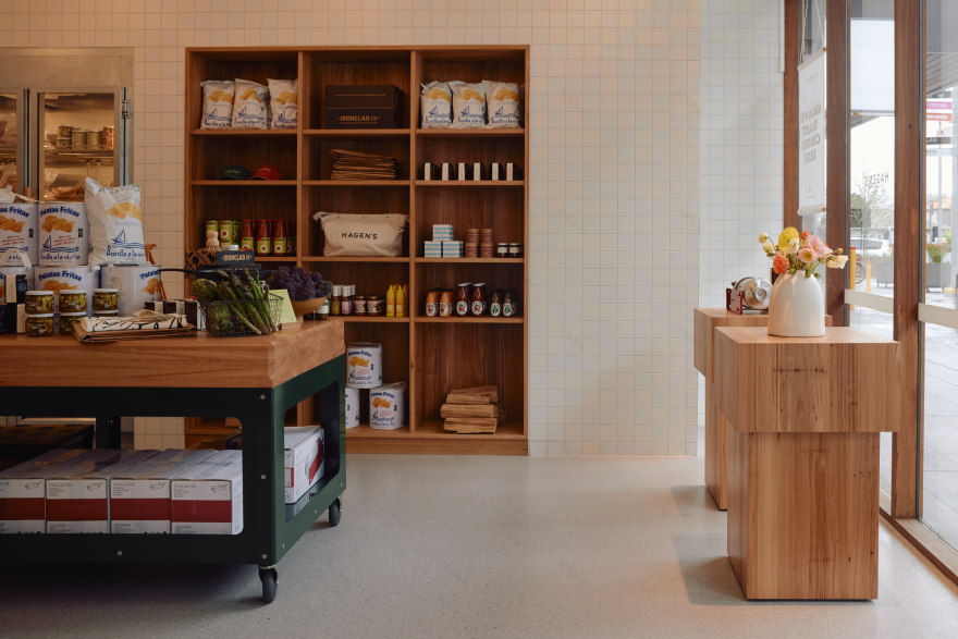 Hagen’s Organics 东布伦瑞克村店丨Holly White-15