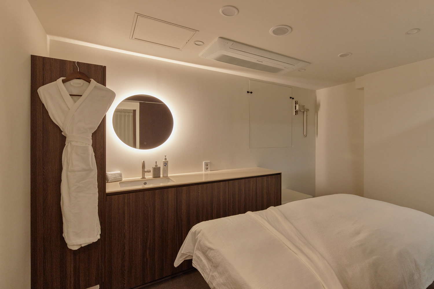 "木材与高级酒店氛围的完美融合 - 21 坪酒店式公寓室内设计"-11