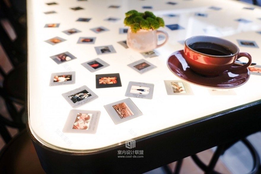 土耳其的单色酒吧-11