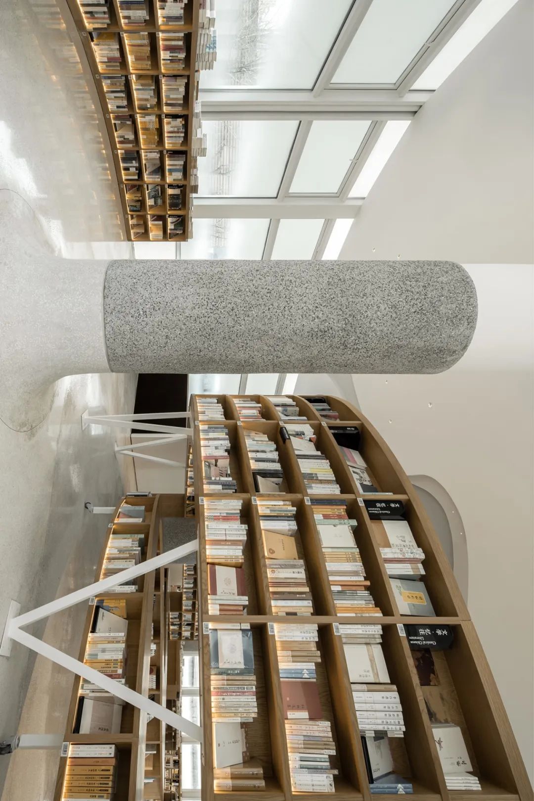 方庭书店 | 黑胶磁场中的艺术阅读空间-76