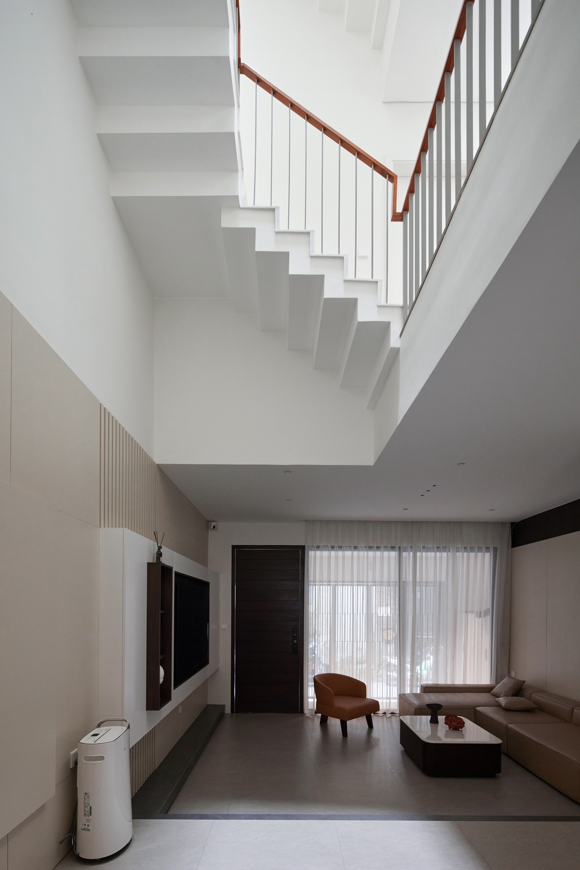 仁义之家；义之家（这里Yen Nghia可能对应越南语的Nhân nghĩa，是仁义的意思，在没有更多背景的情况下推测翻译，Yen Nghia直接音译可成延义等，但音译表意不明确，凭借较常见越南语语义选择意译） 丨越南河内-1