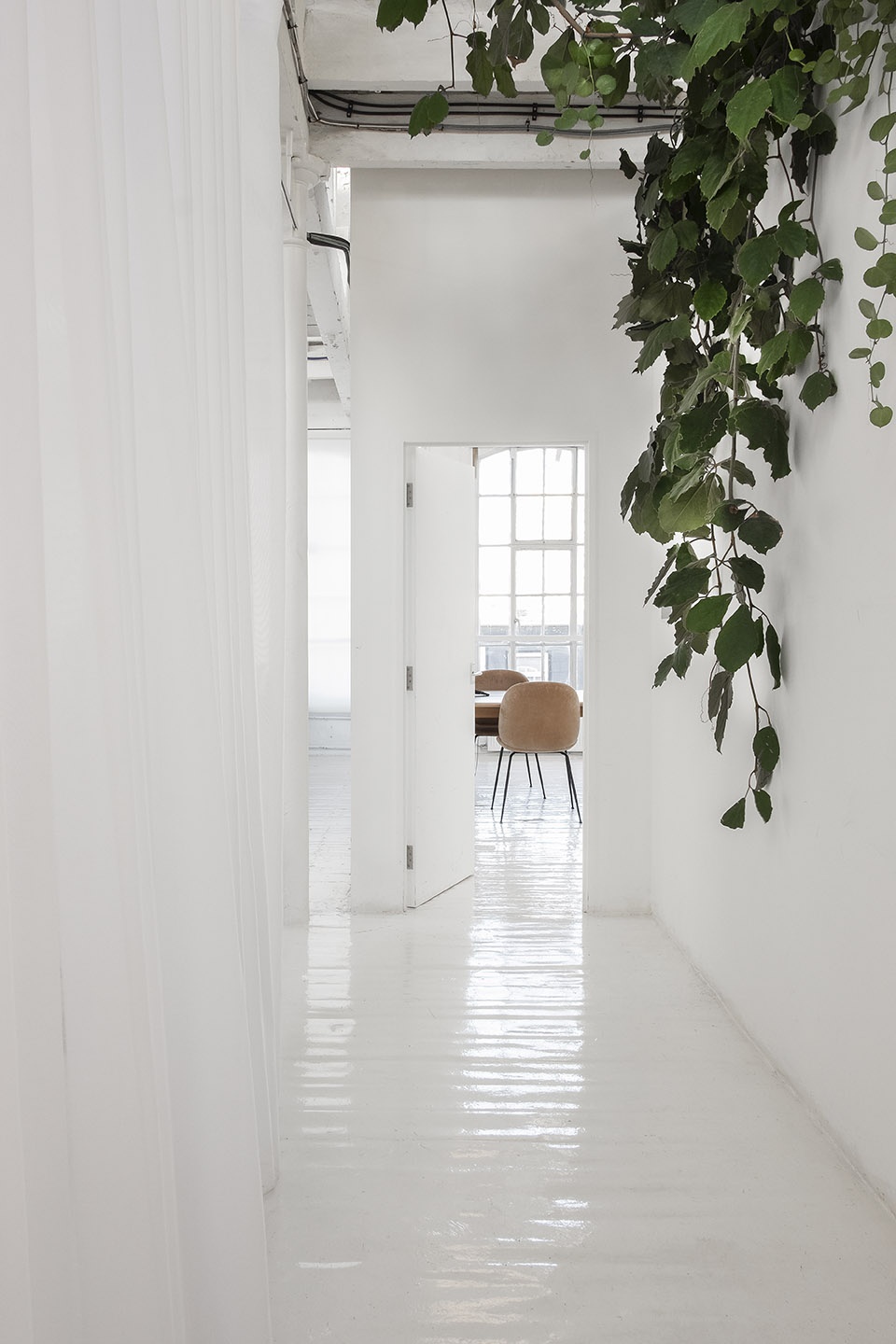 伦敦科技公司可调节式办公空间,灵活利用自然光与绿植-30