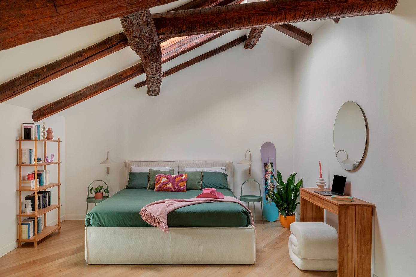 Francesca’s House: Lively Family Apartment Crafted for Digital Life-6