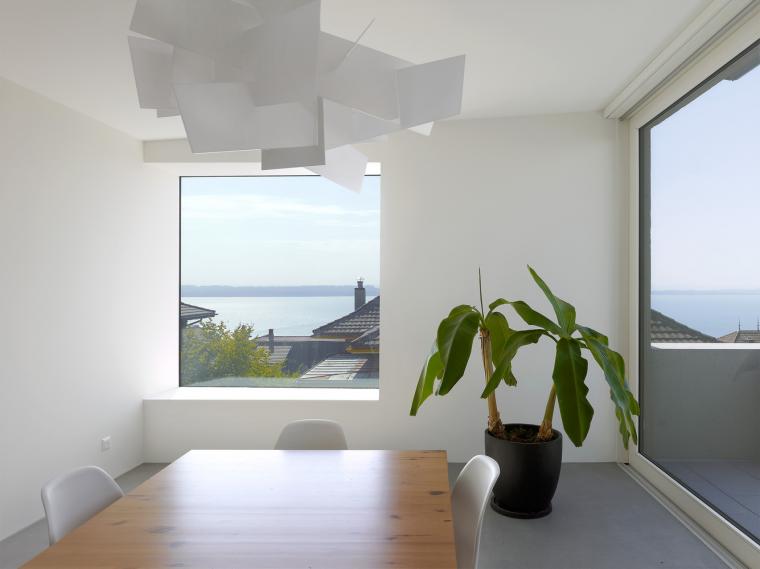 瑞士纳沙泰尔 SAH 别墅 | 紧凑空间中的光影游戏-20