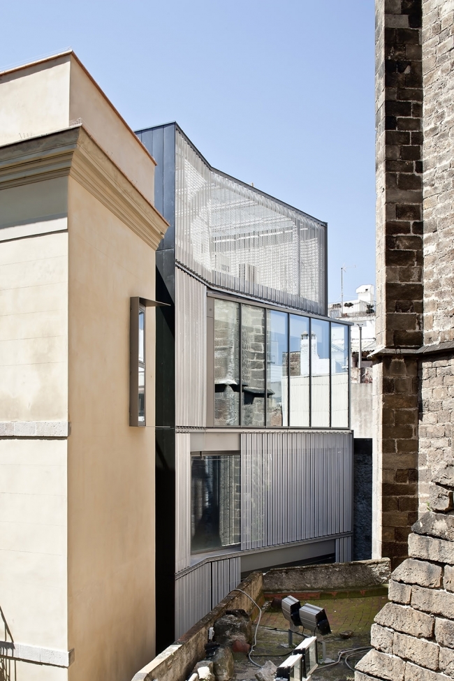 哥特区废墟重生 · 新旧对话的公共空间-26