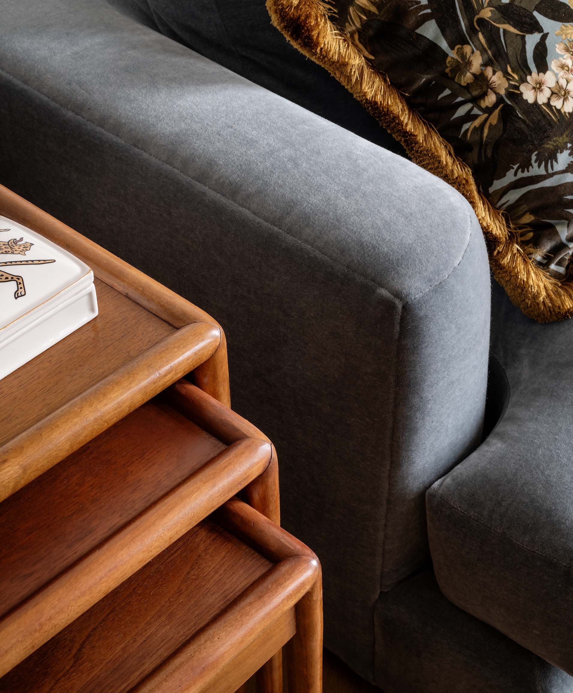 家外之家；宾至如归的地方 （注：此表达在日常中有固定含义，两种都较常用且贴合，严格按只提供唯一答案的要求，此处可选用家外之家）

最终翻译：家外之家丨GhanaUpper West-7