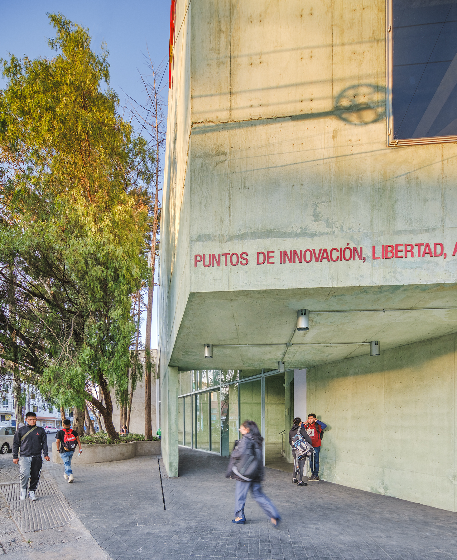 墨西哥市推動 PILARES 計畫：WORKac 與 Ignacio Urquiza Arquitectos 用綠色混凝土建造社區活動中心，在弱勢地區點燃希望之光 | FAM-15