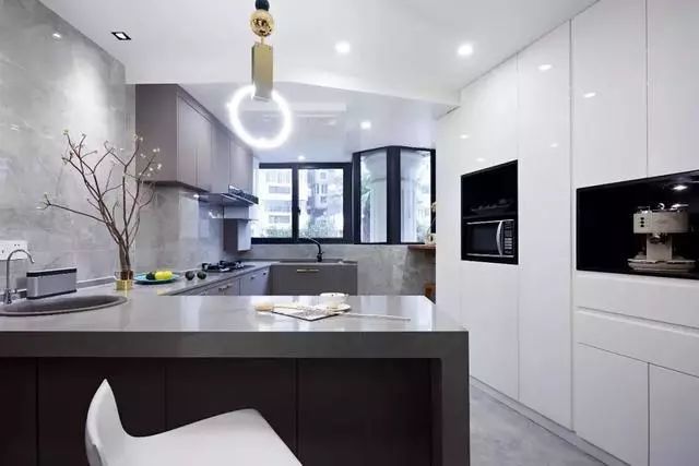 140㎡开放式空间，衣帽间、储物间一应俱全，逆天设计让家翻倍-156