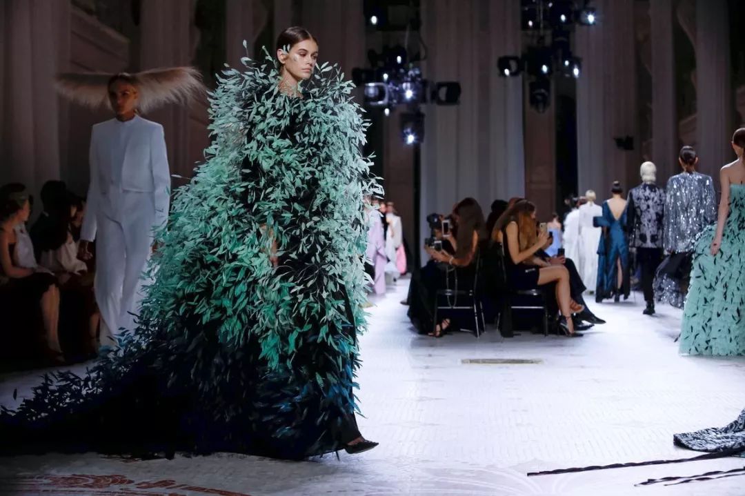 激进贵族的硬核高订 | Givenchy 2019 秋冬高级定制系列-53