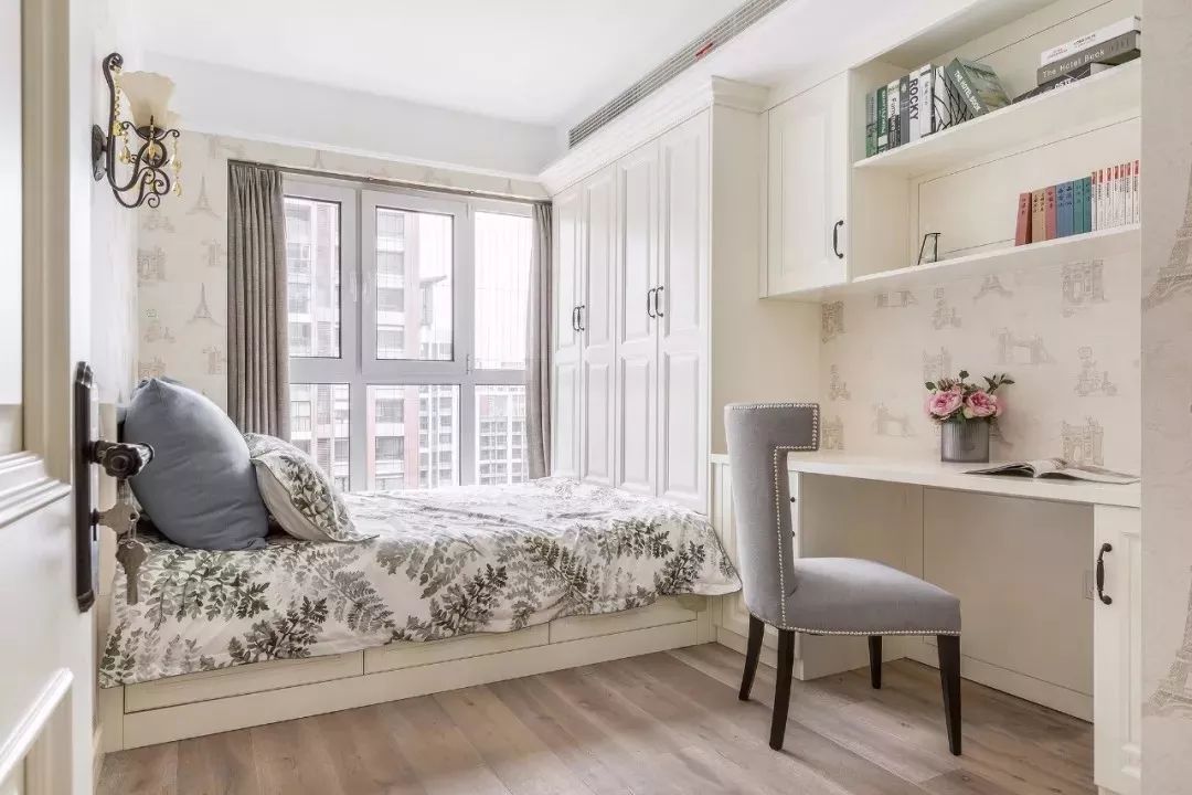 美式三居室,浅色硬装搭配鲜艳软装,雅致贵气-38