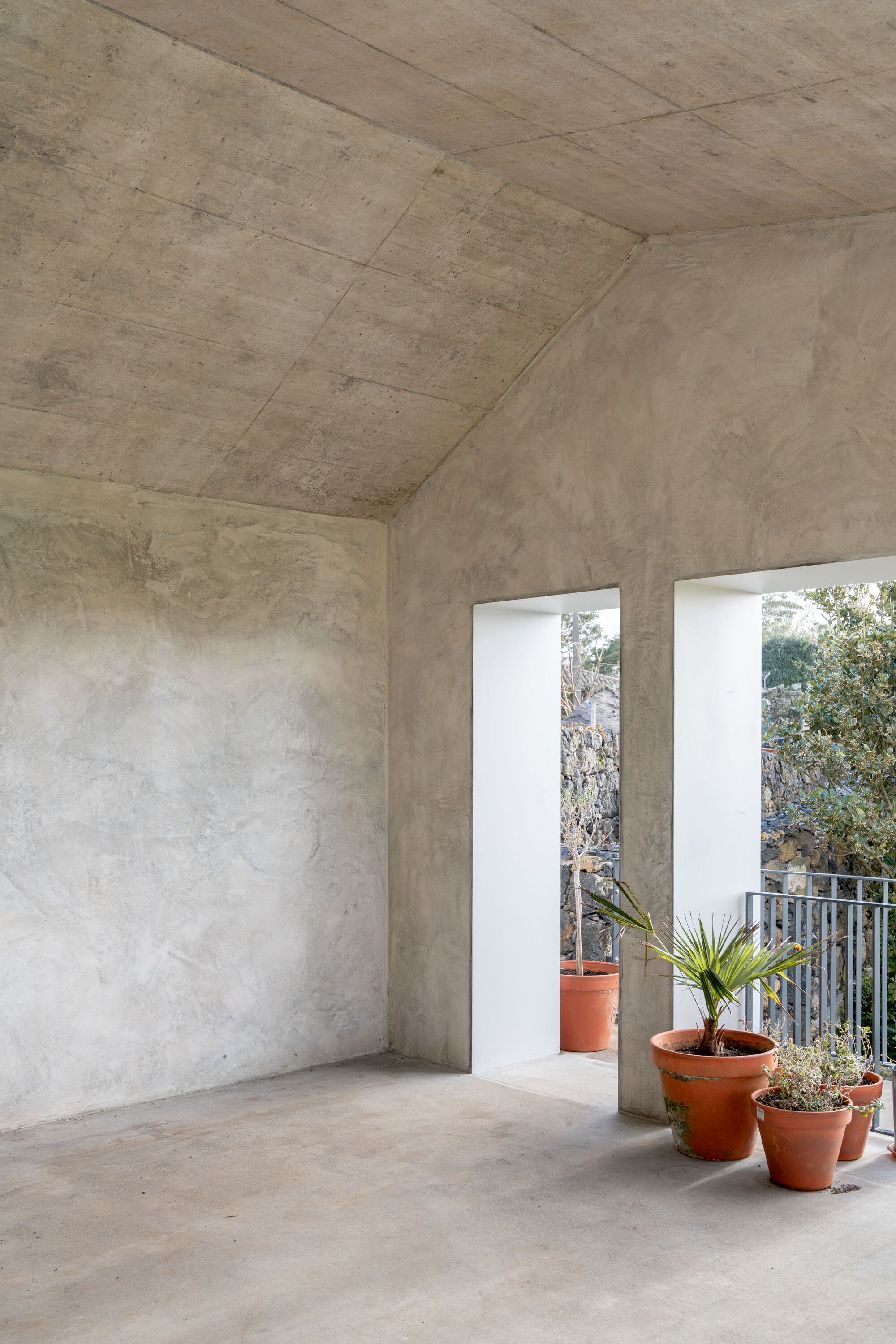 利夫拉门托大厦丨葡萄牙蓬塔德尔加达丨Mezzo Atelier-17