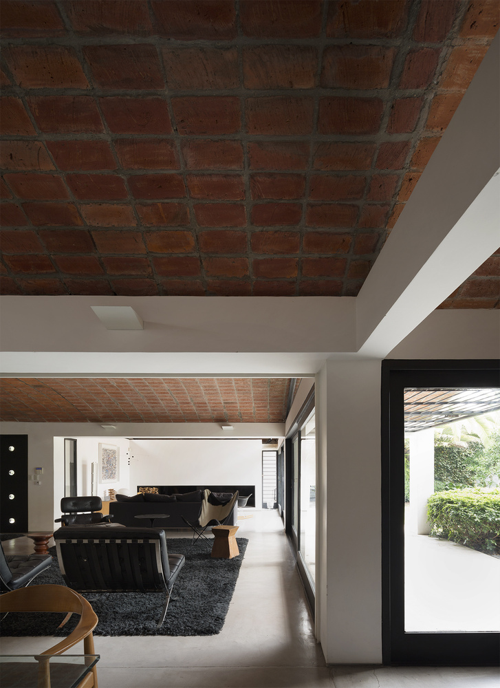 乌拉圭 HQ 住宅 | 带加泰罗尼亚穹顶的现代空间-30