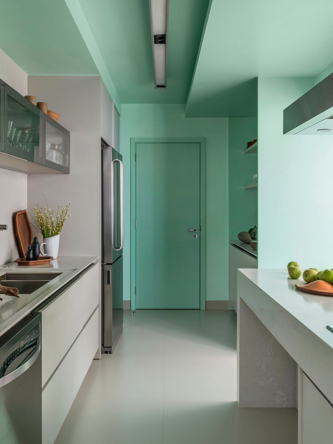 色彩斑斓的巴西公寓丨巴西圣保罗丨Diego Revollo Arquitetura-35