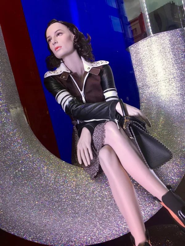 2017年9月伦敦街边秋冬季橱窗设计-32