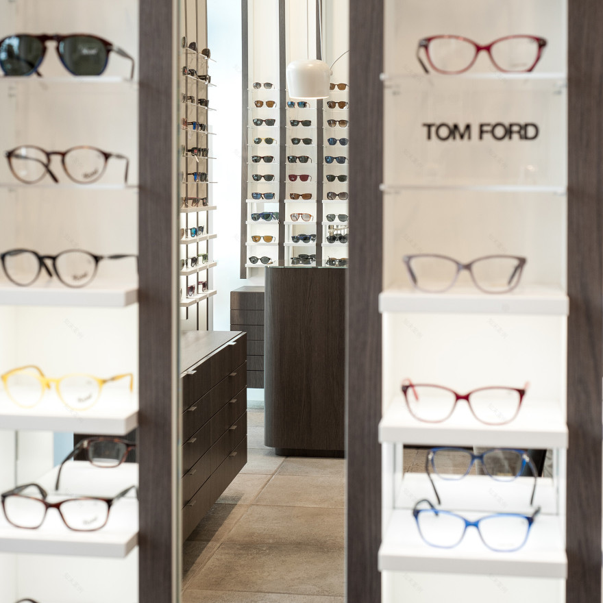 百年眼镜店的现代变身-15