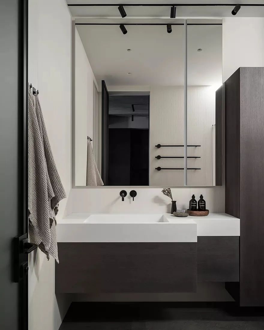 65㎡深色公寓设计丨Svetlana Herzen-24