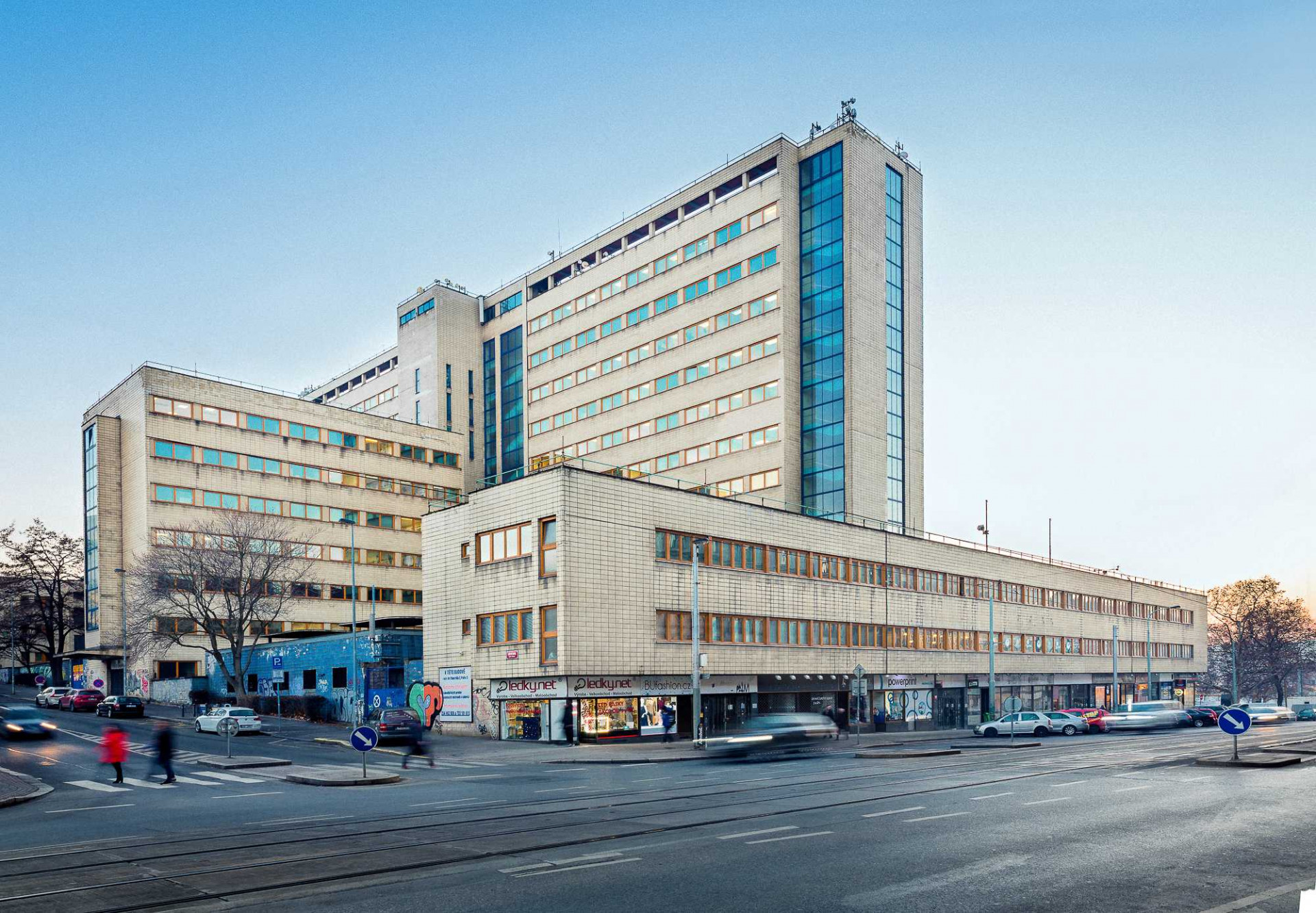 原通用养老金机构大楼改造（现杜姆拉多斯特大楼）丨捷克丨QARTA工作室-0