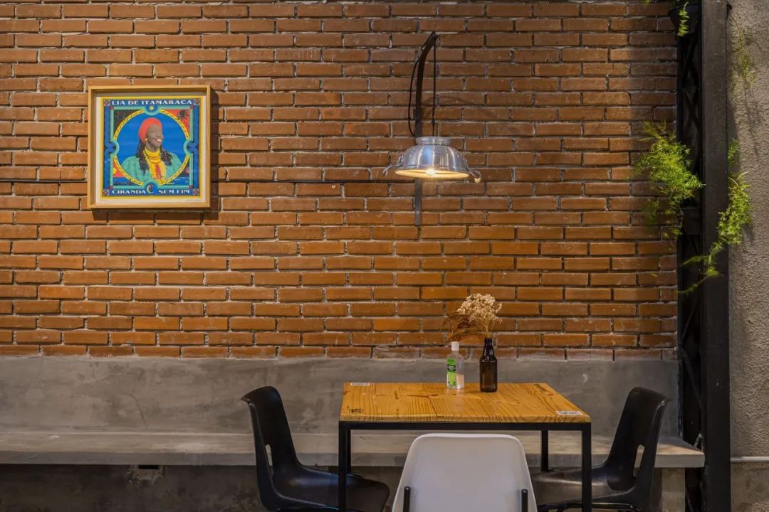 Descoberta 咖啡馆 | 工业风改造，融入街道的惊喜空间-19