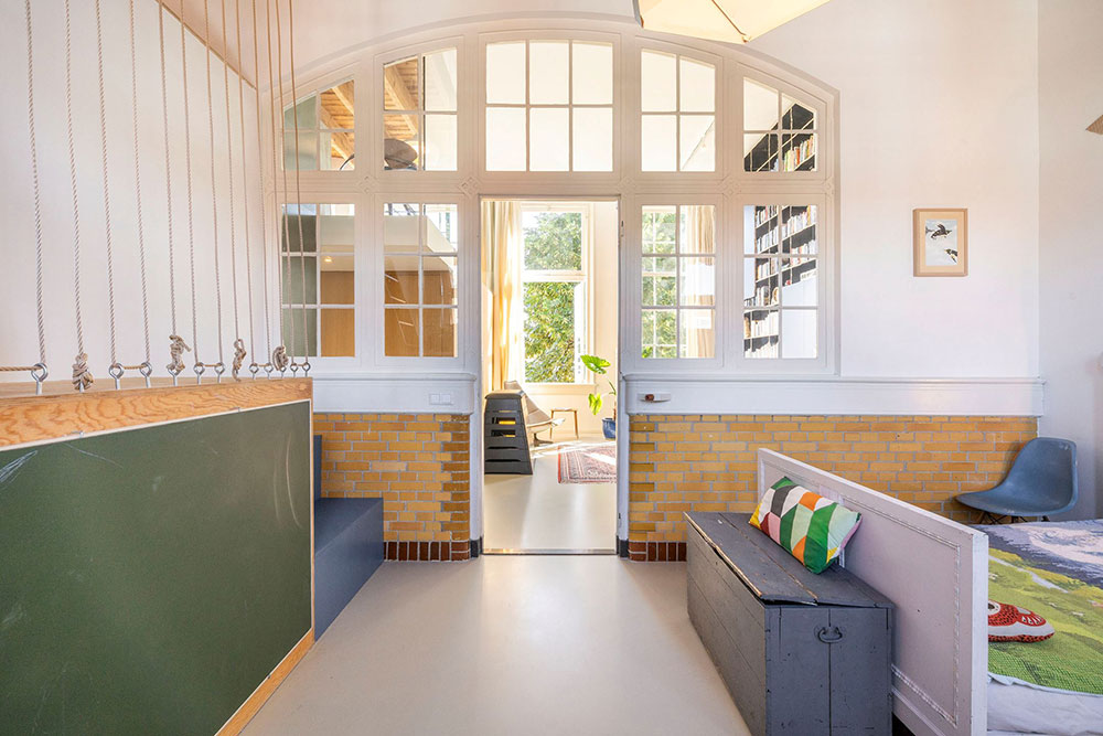 历史学校建筑改造的明亮工业风格荷兰阁楼-27