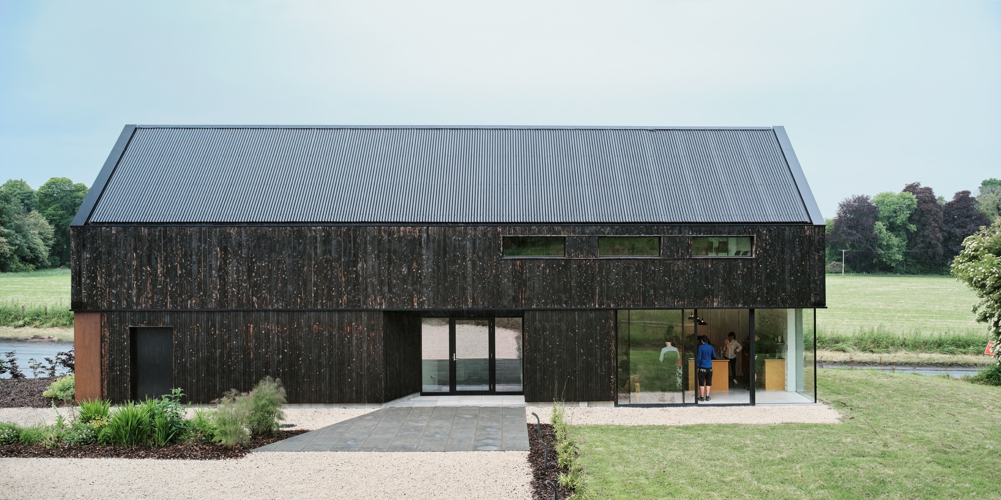 一间办公室和两所房子丨英国因弗内斯丨Loader Monteith-12