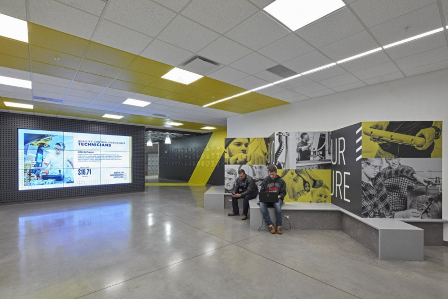 兰辛社区学院制造业卓越中心-8