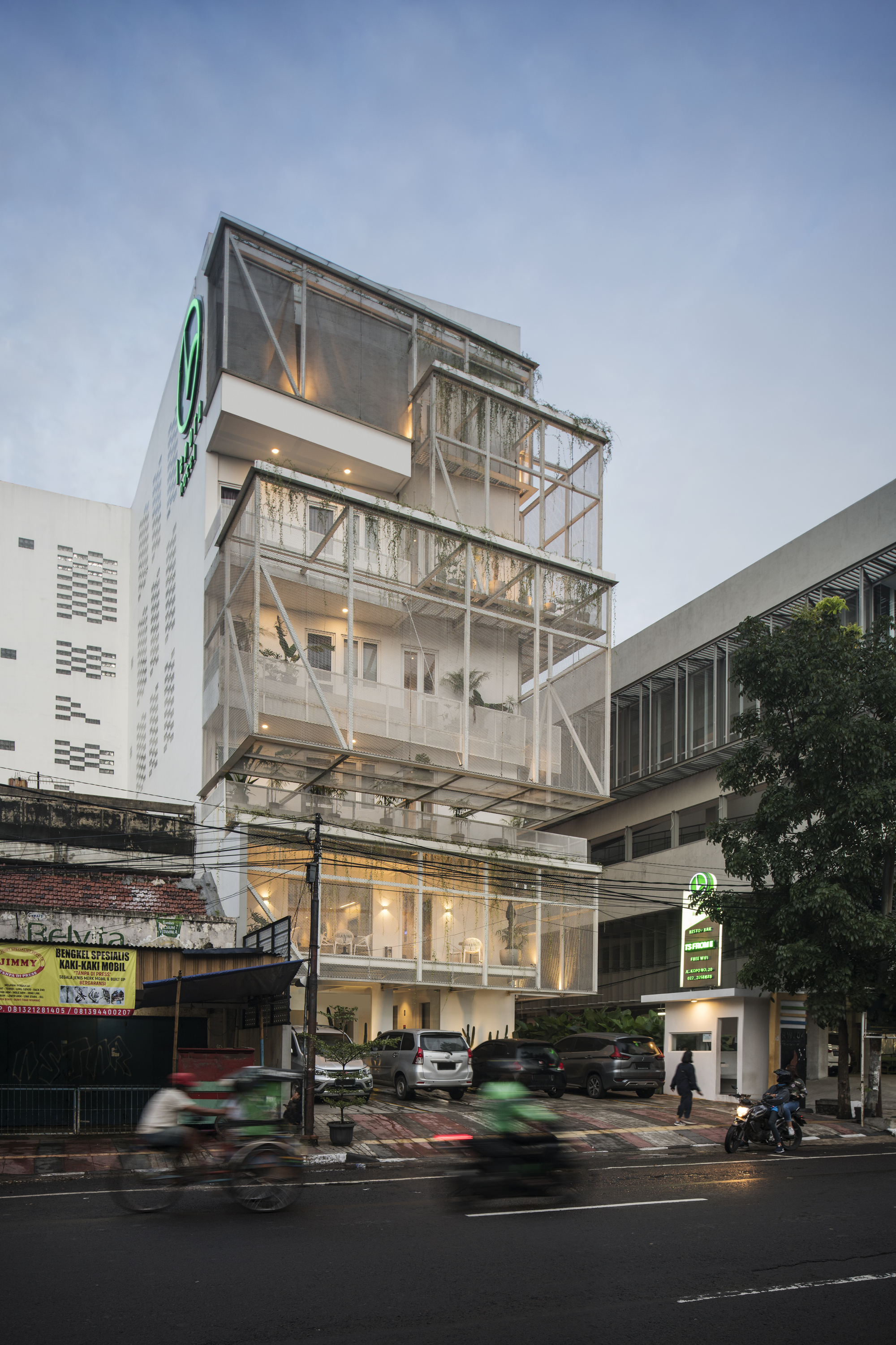 Lenora Hotel / RDMA-18