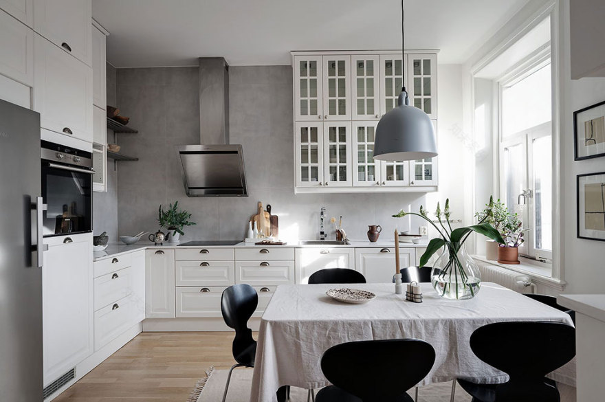 哥德堡优雅绿陶公寓,温暖纹理与现代风格的完美融合-17